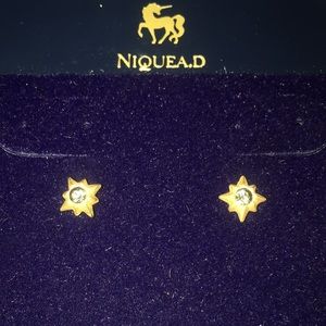 Niquead Antique Gold w/Stone Setting Studs